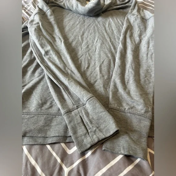 Aerie offline sweatshirt size small. Great condition - Picture 2 of 12